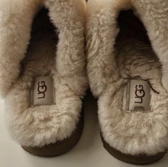 UGG size 7 - Picture 3 of 4